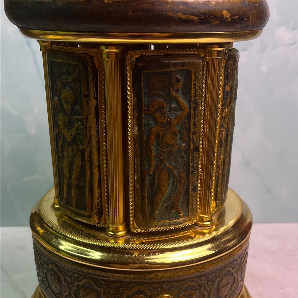 Vintage MUSICAL CAROUSEL CIGARETTE LIPSTICK MUSIC BOX REUGE SWISS MOVEMENT RARE - Picture 4 of 17